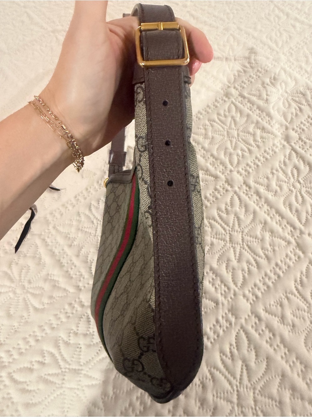Gucci Beige GG Supreme Shoulder Bag with Red & Green Stripe - Picture 6 of 11